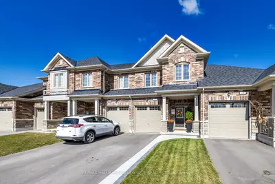 Att/Row/Townhouse in Scugog
