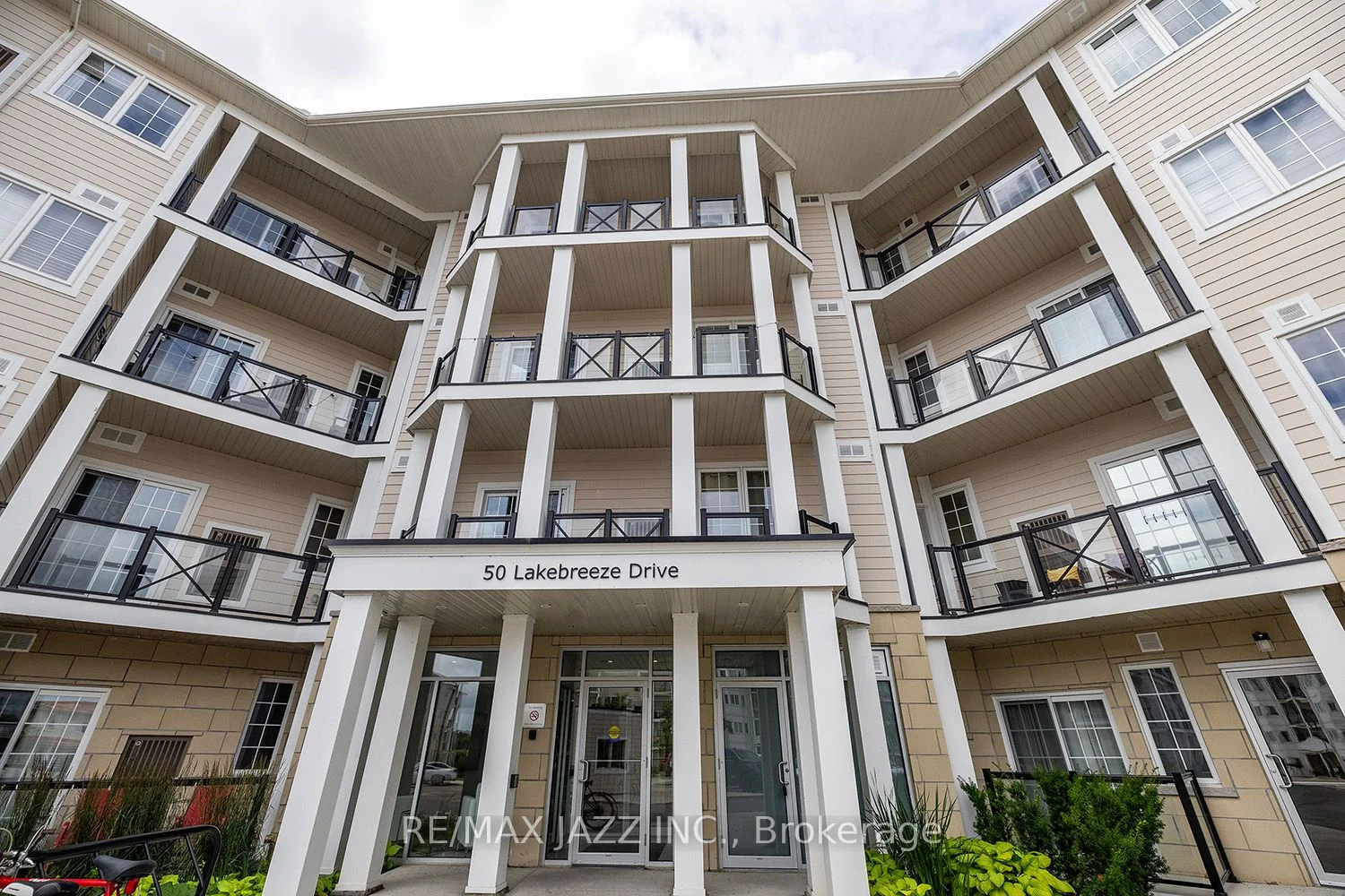 Condo Apartment in Clarington