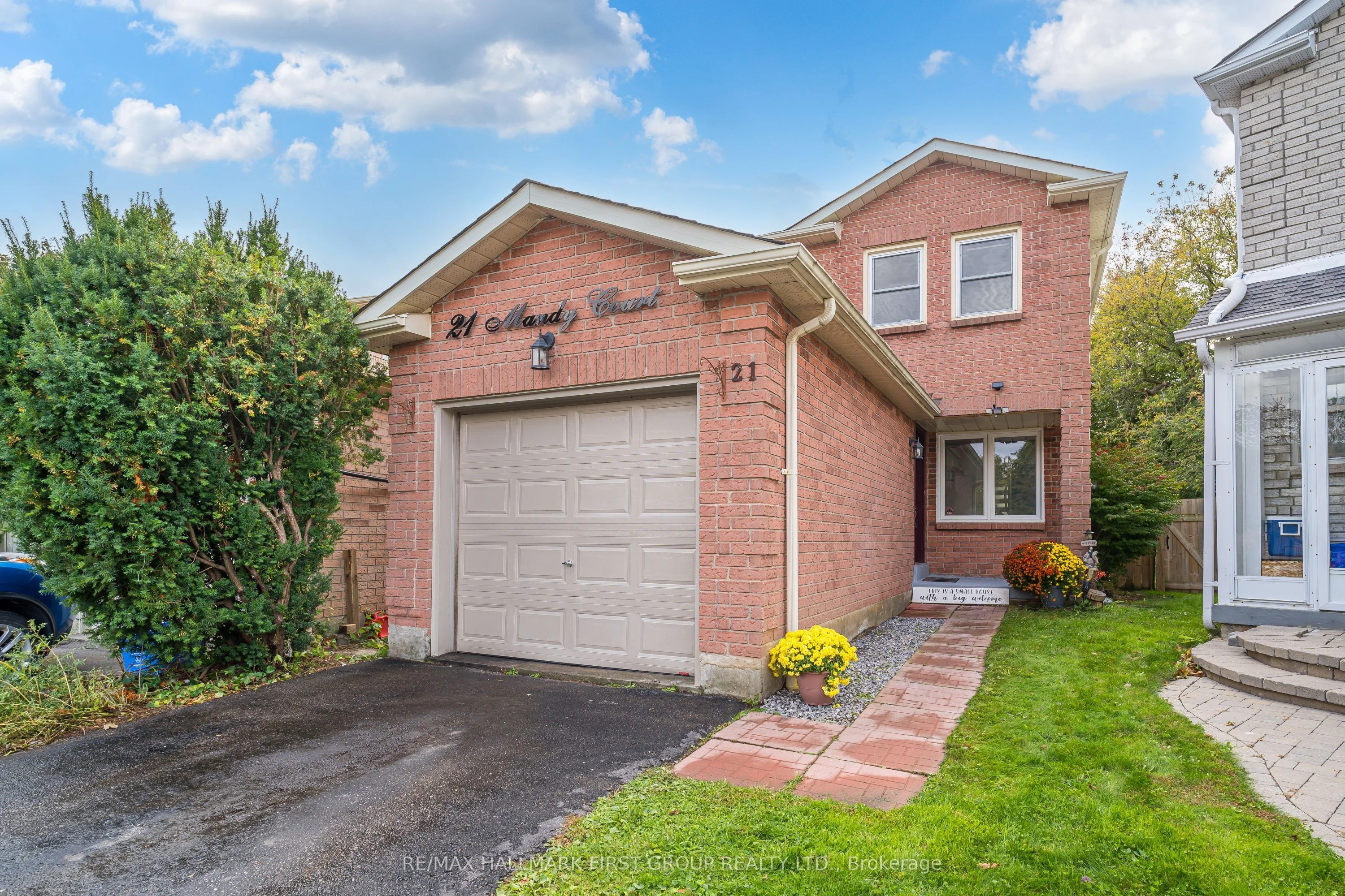 Detached in Whitby