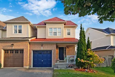 Att/Row/Townhouse in Whitby