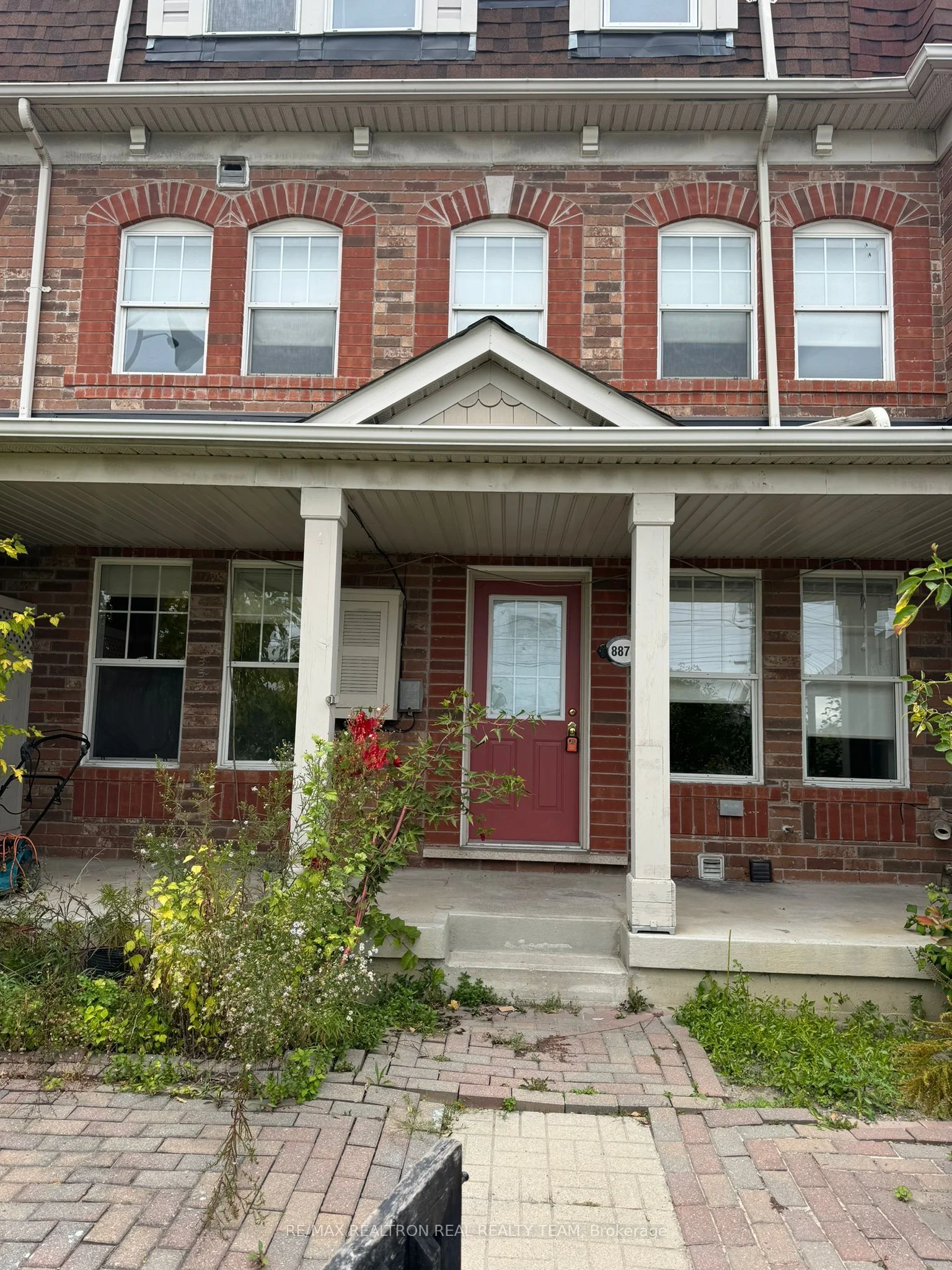 Att/Row/Townhouse in Toronto