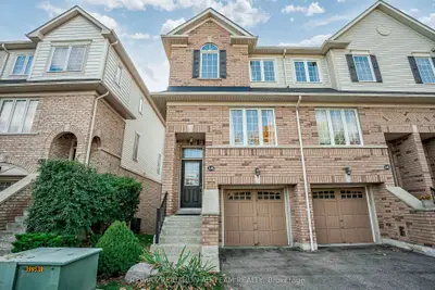 Condo Townhouse in Ajax