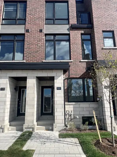 Att/Row/Townhouse in Toronto