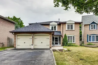 Detached in Whitby