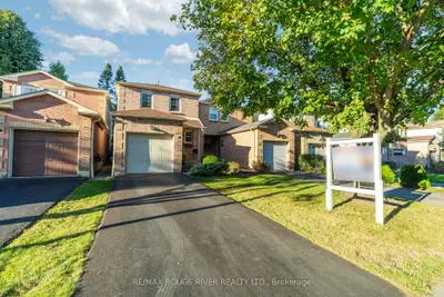 Detached in Whitby