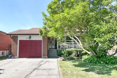 Detached in Oshawa