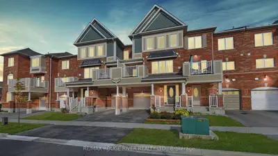 Att/Row/Townhouse in Pickering