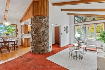 Detached in Scugog