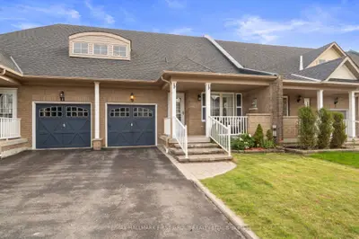 Att/Row/Townhouse in Whitby