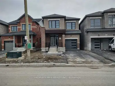 Detached in Whitby