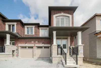 Att/Row/Townhouse in Oshawa