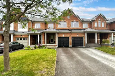 Att/Row/Townhouse in Whitby