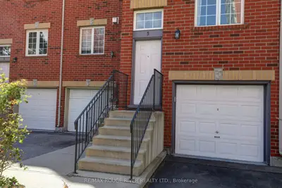 Condo Townhouse in Pickering