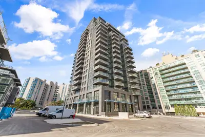 Condo Apartment in Whitby