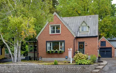 Detached in Scugog