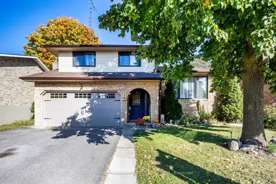 Detached in Scugog