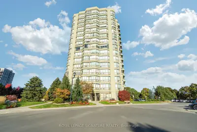Condo Apartment in Pickering