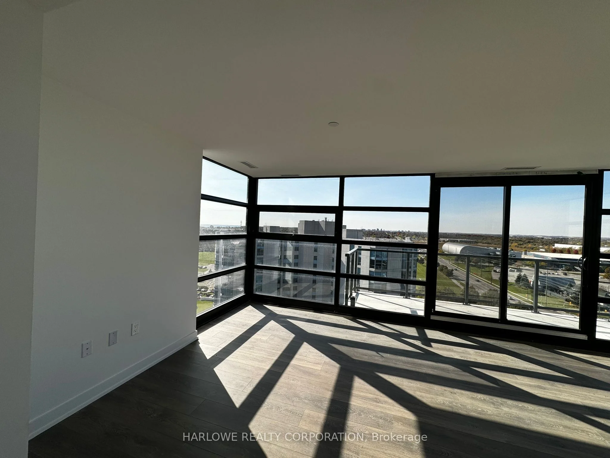 1606 Charles Street 1209 A, Whitby, ON L1N 0P1