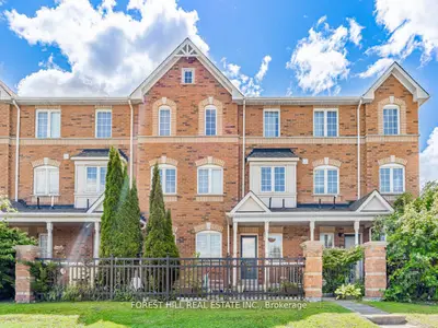 Condo Townhouse in Ajax