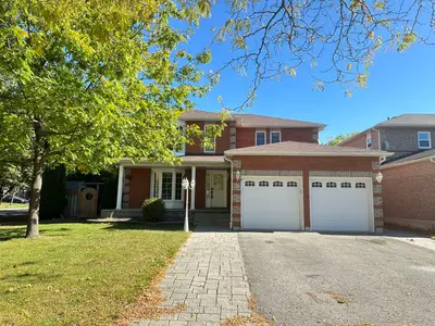 Detached in Whitby