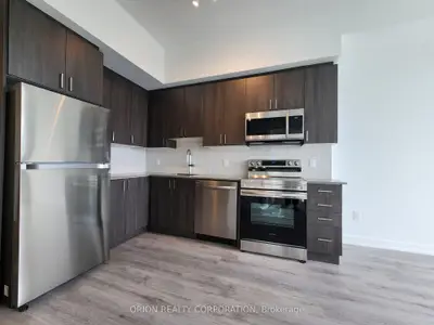 Condo Apartment in Pickering