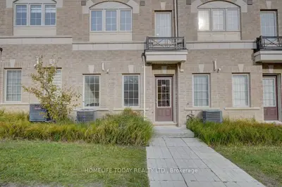 Condo Townhouse in Oshawa