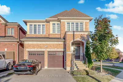 Detached in Oshawa