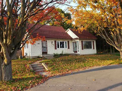 Detached in Whitby