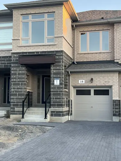 Att/Row/Townhouse in Whitby