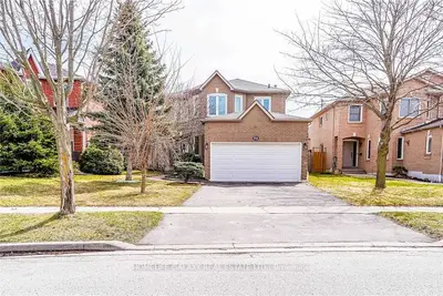 Detached in Whitby