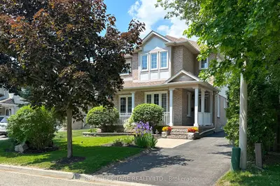 Detached in Whitby