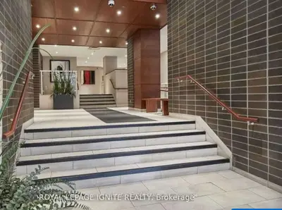 Condo Apartment in Oshawa