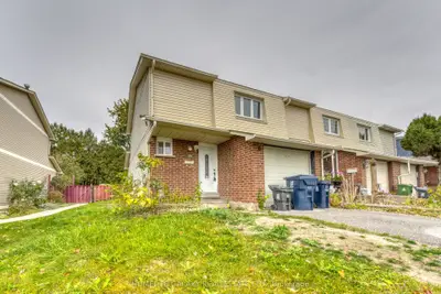 Att/Row/Townhouse in Toronto