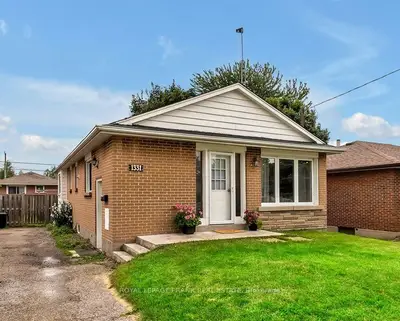 Duplex in Oshawa