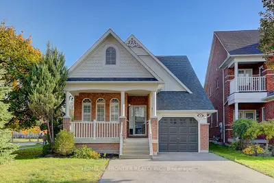Detached in Whitby