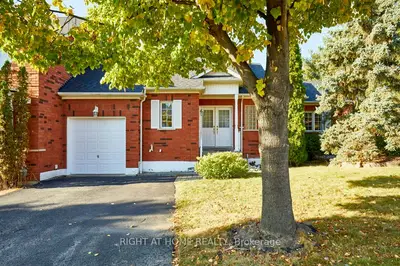 Att/Row/Townhouse in Pickering