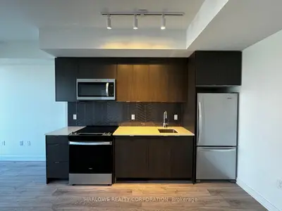 Condo Apartment in Whitby