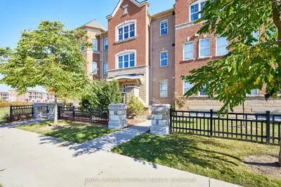 Condo Townhouse in Pickering