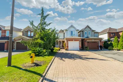 Detached in Whitby