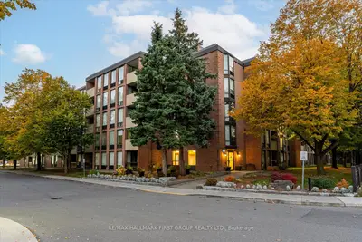Condo Apartment in Pickering