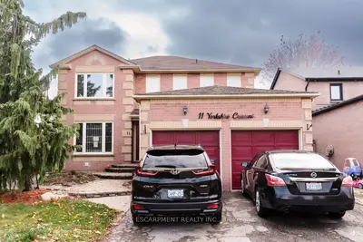 Detached in Whitby