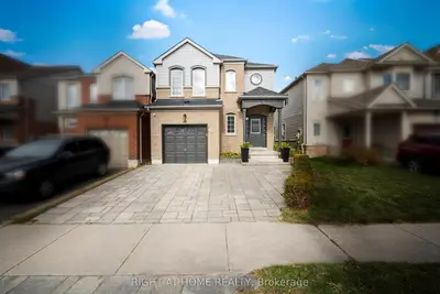 Detached in Whitby