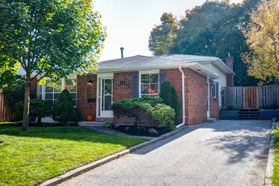 Detached in Whitby