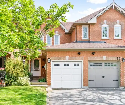 Att/Row/Townhouse in Whitby