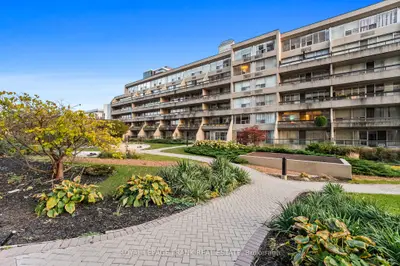 Condo Apartment in Oshawa