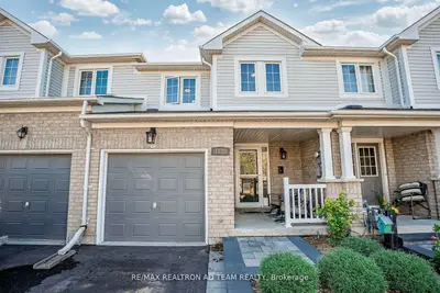 Att/Row/Townhouse in Oshawa