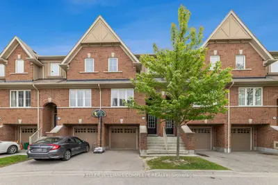 Att/Row/Townhouse in Ajax