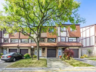 Condo Townhouse in Pickering