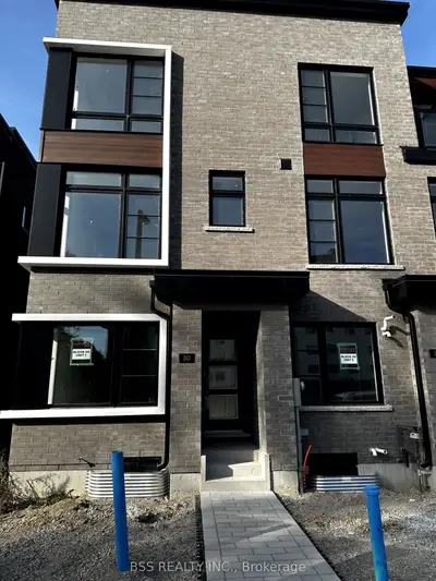 Att/Row/Townhouse in Toronto