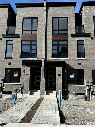 Att/Row/Townhouse in Toronto